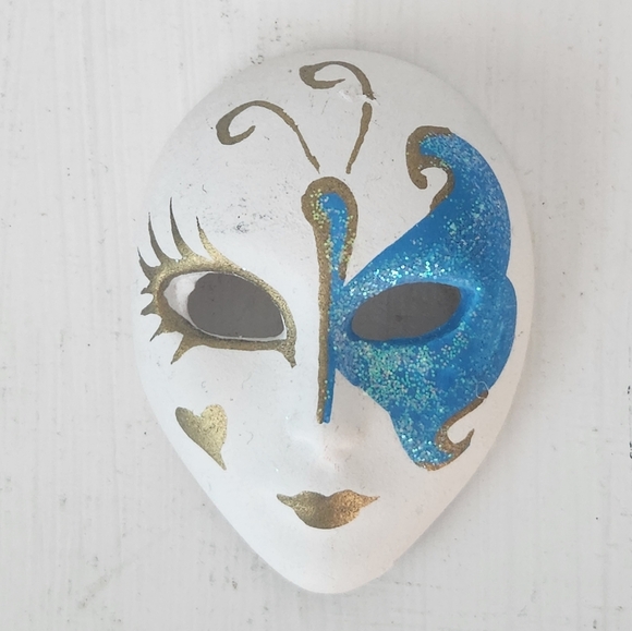 Venetian Porcelain Hand Crafted Mask Brooch & Earring Set (One Earring Not Mint) - Picture 2 of 5